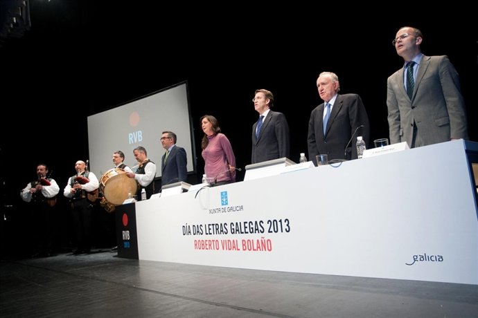 Alberto nuñez feijoo preside o acto institucional  conmemorativo do dia das letr