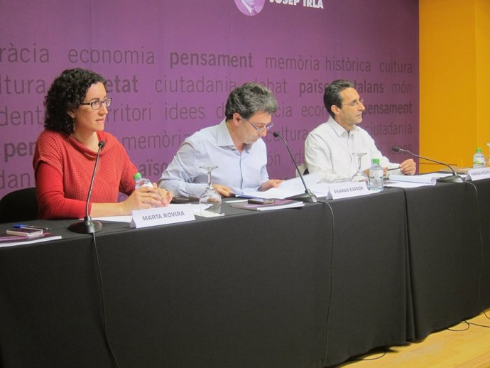 Marta Rovira (ERC), el periodista Ferran Espada y el catedrático Ferran Requejo