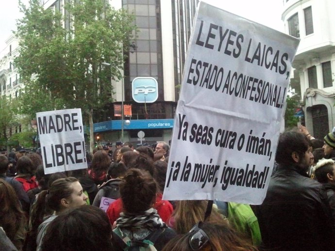 Activistas protestan en 'Génova' contra la nueva ley del aborto