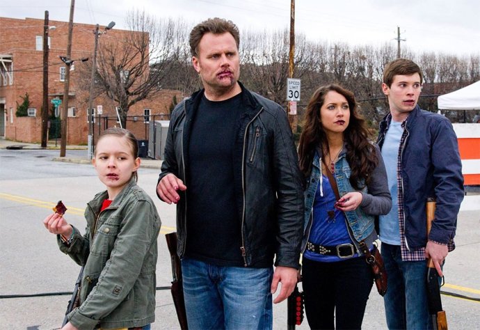 Izabela Vidovic, Kirk Ward, Maiara Walsh y Tyler Ross en Zombieland