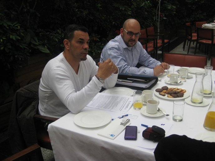 El secretario de AUGC Madrid, Javier Cecilia, a la izquierda