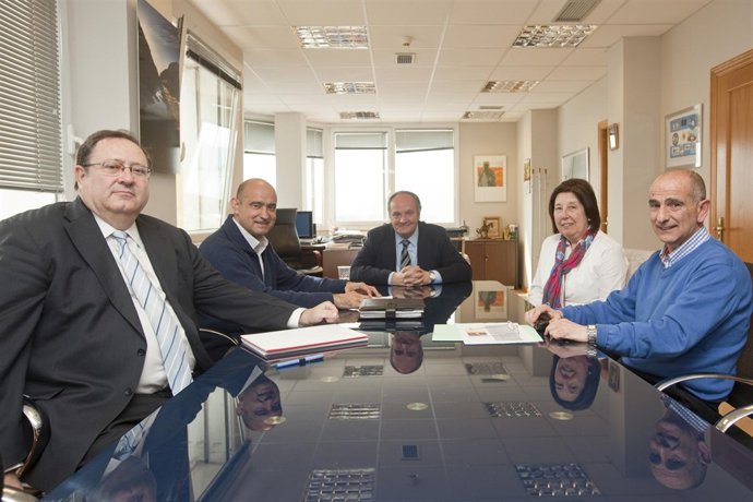 Fernández con miembros de AMICA