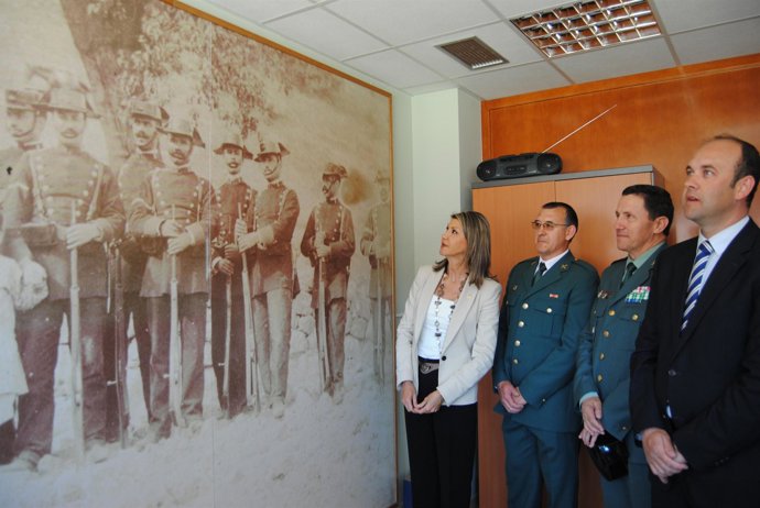 La delegada del Gobierno en Catalunya, Llanos de Luna, en el cuartel de Gandesa