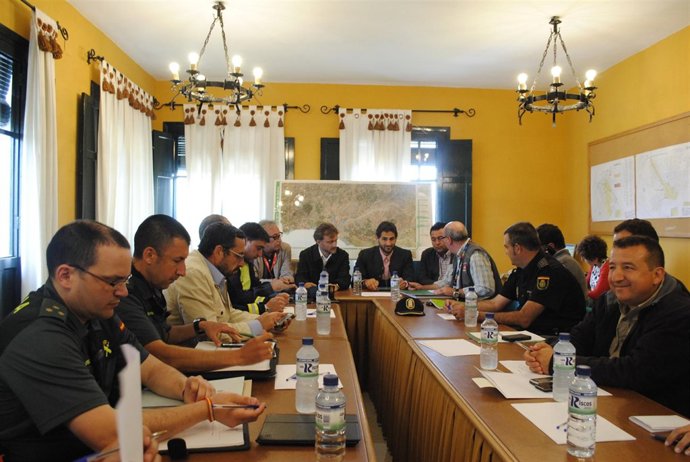 Reunión en la aldea de El Rocío sobre el transcurso de la romería. 