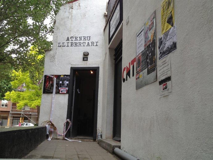 Entrada del Ateneu Llibertari de Sabadell