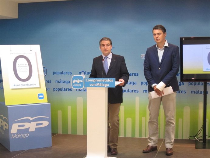 Carlos Rojas y Elías Bendodo. Sede PP Málaga