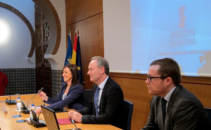 Català, Fabra y  Alabau en la presentación del decreto