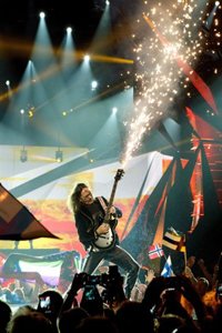 Eurovisión vuelve al hogar de ABBA con pop y kitsch