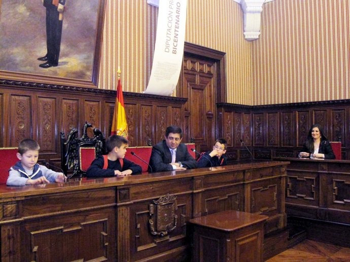 Reyes junto a alumnos de Alcaudete