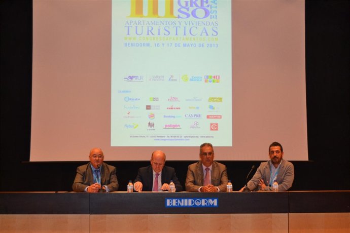 Máximo Buch clausura el III Congreso Estatal de APTUR