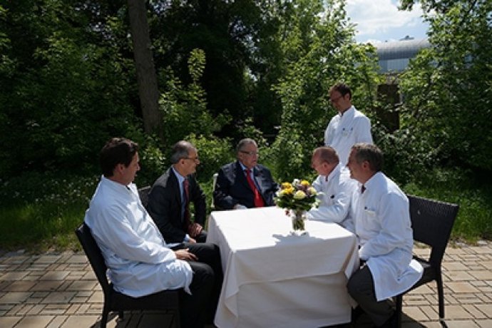 Primeras imágenes de Talabani tras su infarto cerebral