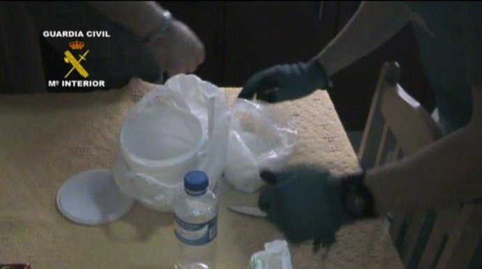 Desarticulada una organización dedicada a la introducción de cocaína líquida