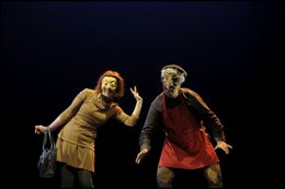 En la imagen, uno de los momentos de la representación 'El coloquio de los perro