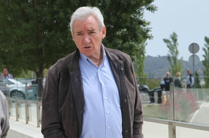 Luis del Olmo en el entierro de Constantino Romero 