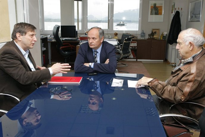 El consejero de Medio Ambiente con el alcalde del Valle de Villaverde