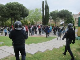 Policía Nacional desaloja a los manifestantes en el Parador de Salamanca