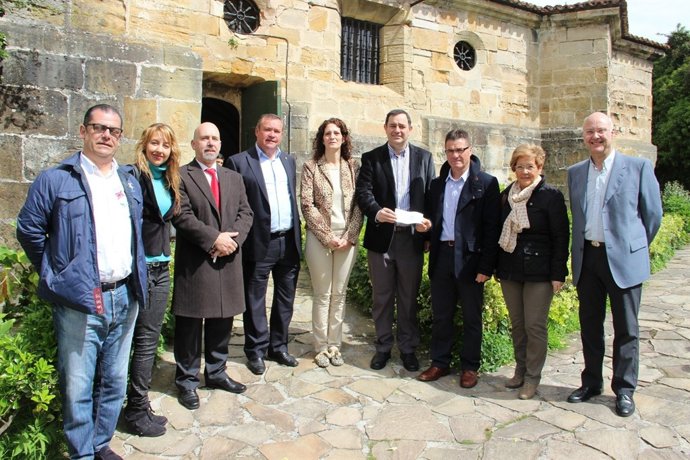 Entrega de la recaudación del Día del Verdel a Cáritas