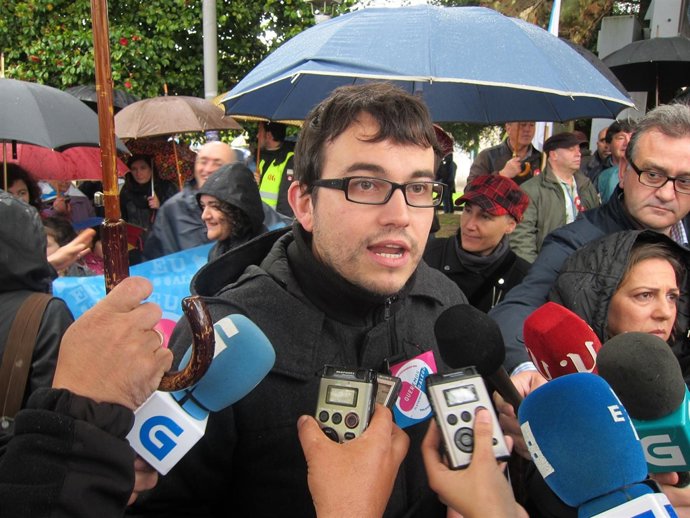 El presidente de A Mesa, Carlos Callón, en declaraciones a los medios