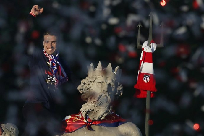 Neptuno se viste de rojiblanco en la celebración del Atlético