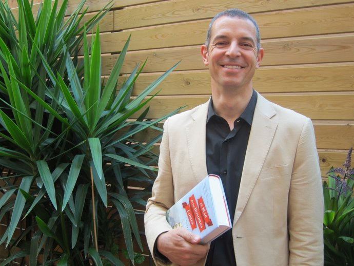 El novelista Andrés Vidal