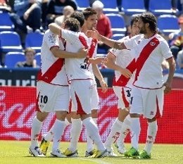 Los jugadores del Rayo Vallecano celebrando un gol