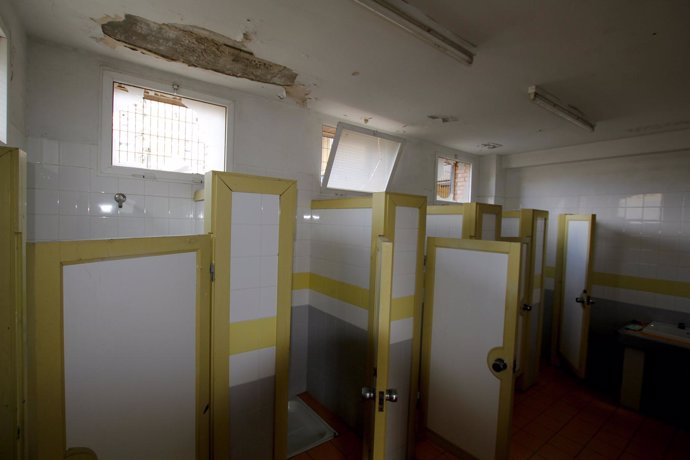 Imagen de los baños del IES Las Aguas cedidas por interinos encerrados