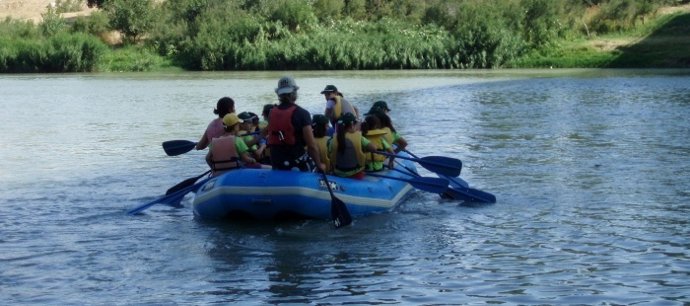 Descenso por el río Ebro, con Ebronautas, organizado por el Campus.