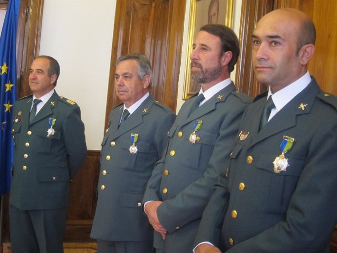 Los cuatro guardias civiles del Seprona condecorados en la Subdelegación