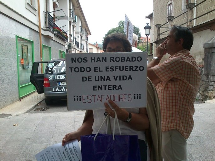 Imagen de archivo. Afectados por preferentes