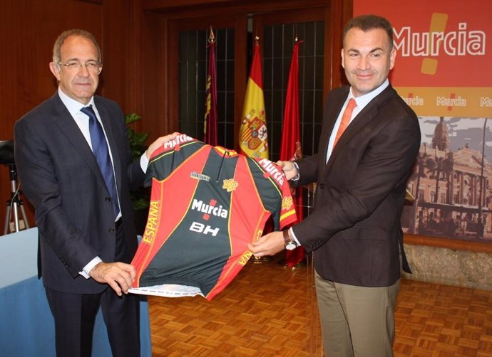 Cascales anuncia el acuerdo alcanzado con la Federación Española de Ciclismo