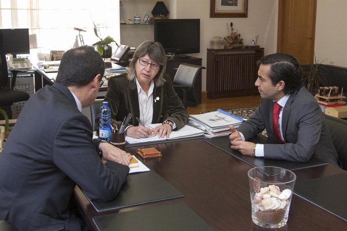 Reunión de Rosa Quintana, José Manuel Rey Varela y Tomás Fernández-Couto