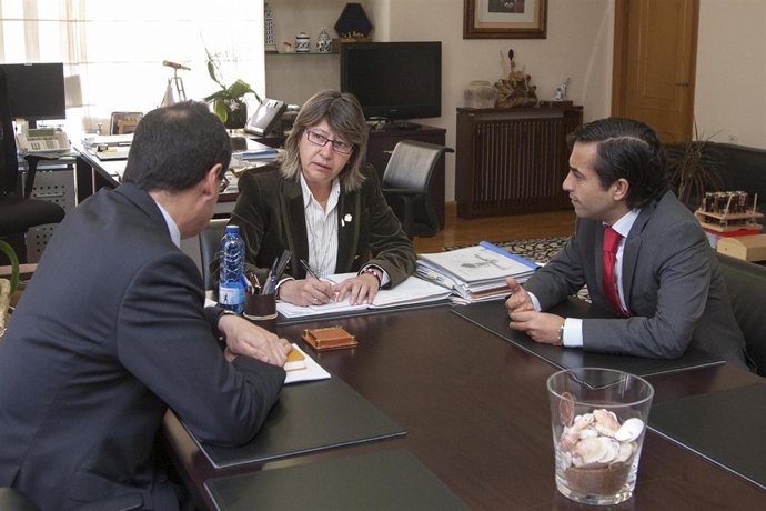Reunión de Rosa Quintana, José Manuel Rey Varela y Tomás Fernández-Couto