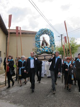 Ignacio Diego e Íñigo de la Serna llevan al hombro a la Virgen del Mar