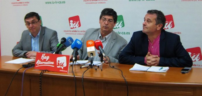 José Luis Centella, Diego Valderas y José Antonio Castro, hoy en rueda de prensa