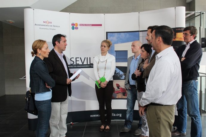 Juan Espadas y Susana López en el crea con emprendedores