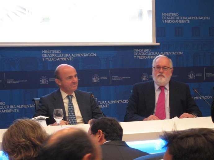 Luis de Guindos y Miguel Arias Cañete 