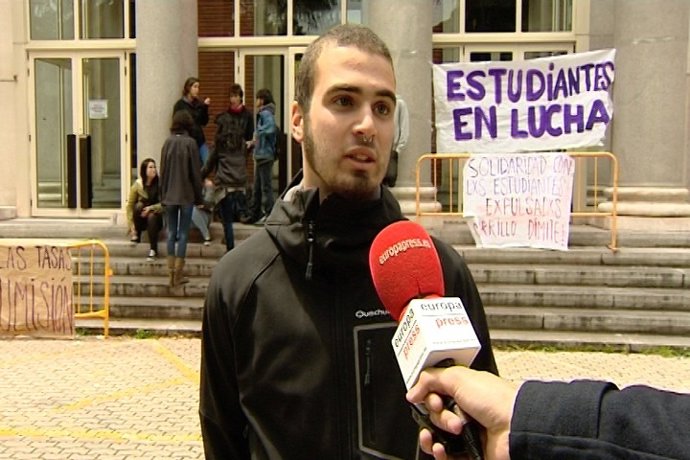 Continúa el encierro en el Rectorado de la UCM