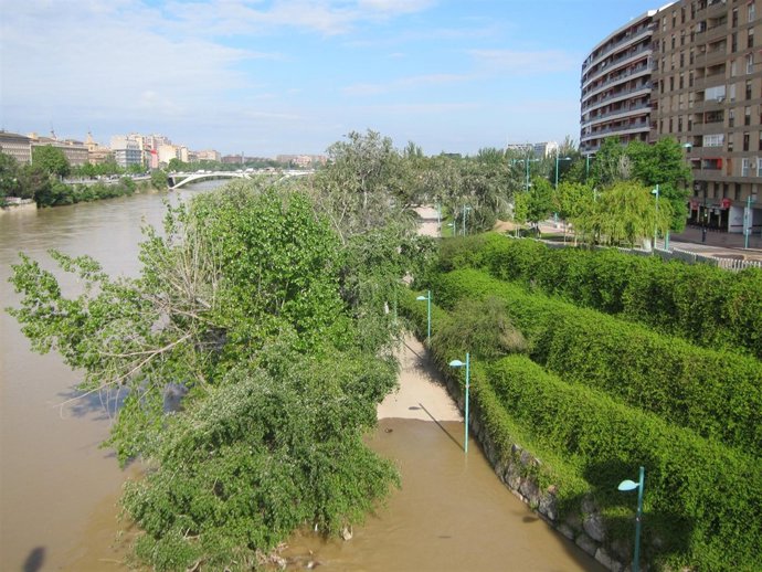 El Ebro, a su paso por Zaragoza