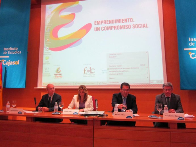 Susana Díaz y Antonio Pulido en las jornadas de El Correo