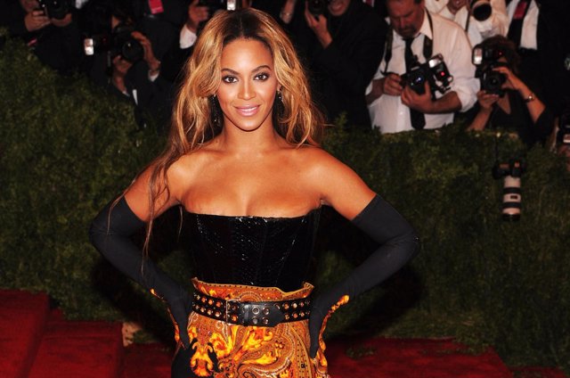 NEW YORK, NY - MAY 06:  Beyonce attends the Costume Institute Gala for the "PUNK