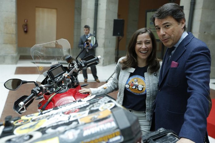 El presidente de Madrid, Ignacio González, en la recepción a Alicia Sornosa