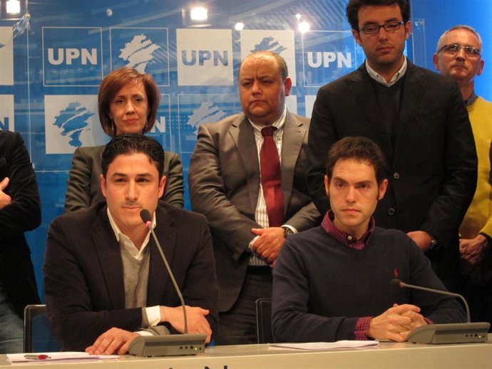 Oscar Arizcuren junto a Sergio Sayas en la rueda de prensa