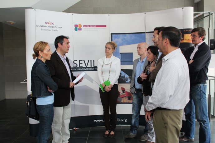 Juan Espadas y Susana López en el crea con emprendedores