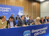 Zoido pide al partido que "no pierda el tiempo en debates estériles" y anima a seguir "unidos" trabajando por la gente