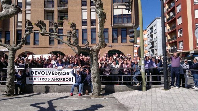 Concentración preferentes en Los Corrales