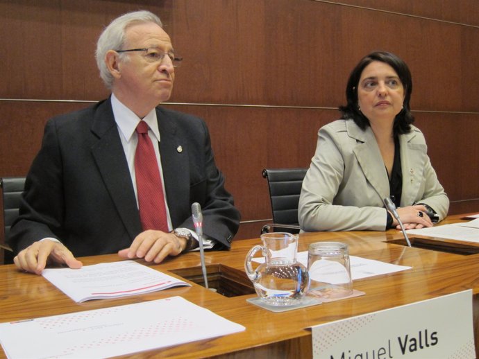 Miquel Valls (pte.Cámara de Barcelona) y Sònia Recasens (t.De alcalde Barcelona)