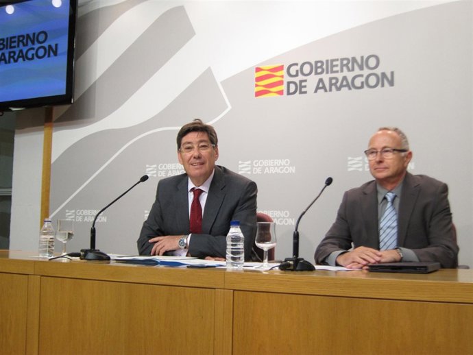 Arturo Aliaga y Robert Moragues en la presentación del Foro sobre energía