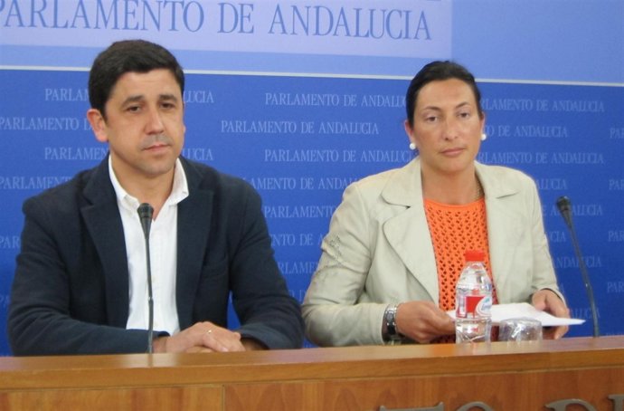 Alberto Fernández y Dolores López, hoy en rueda de prensa