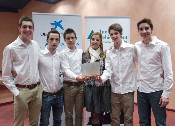 Alumnos ipulsores de Wifinc, finalistas de la  Competición de Miniempresas 