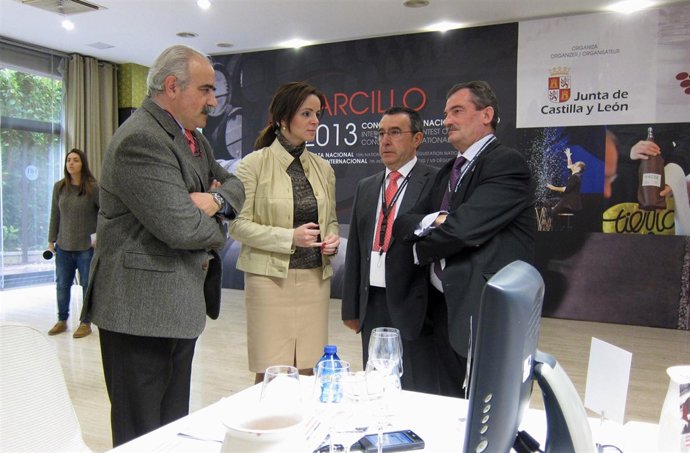 Silvia Clemente visita las catas de los Premios Zarcillo
